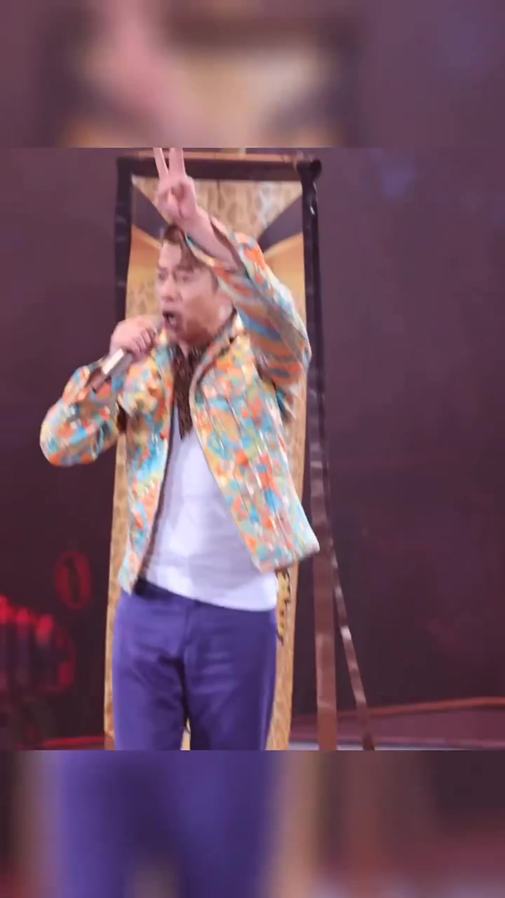 郭富城现身助阵歌神许冠杰的演唱会！！