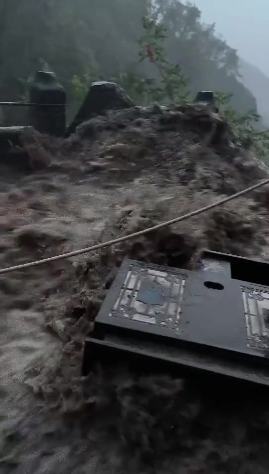 山上下暴雨时可千万别去！！！