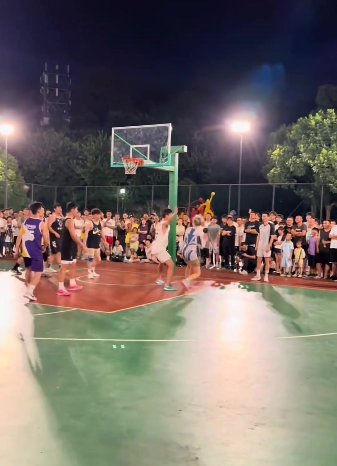 这小姐姐球打的是真不错了！！