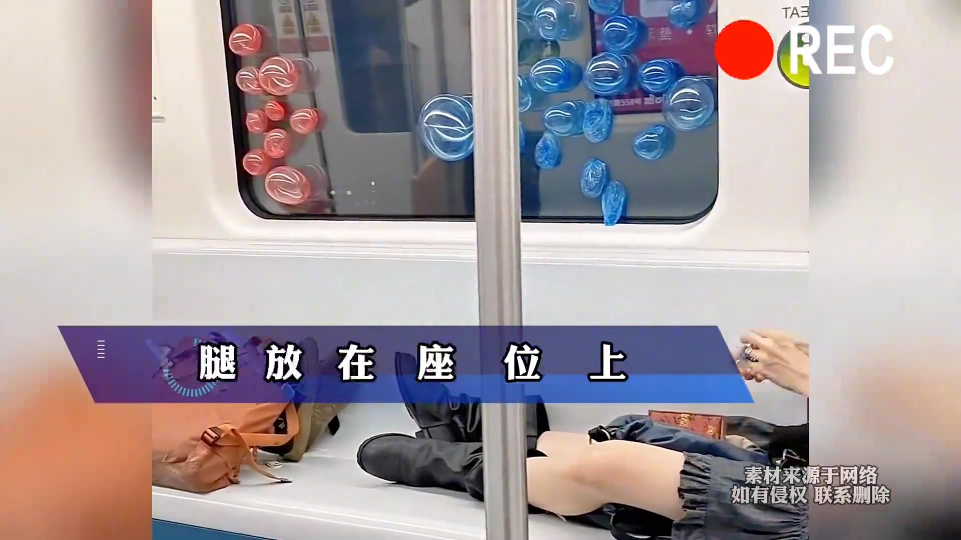 上海地铁上两位外国游客，这种行为怎么没人制止