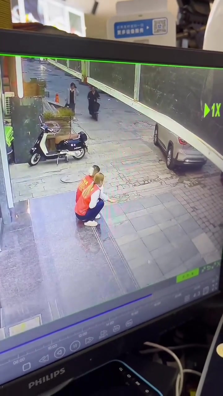 其实我不应该笑的，但是我没忍住