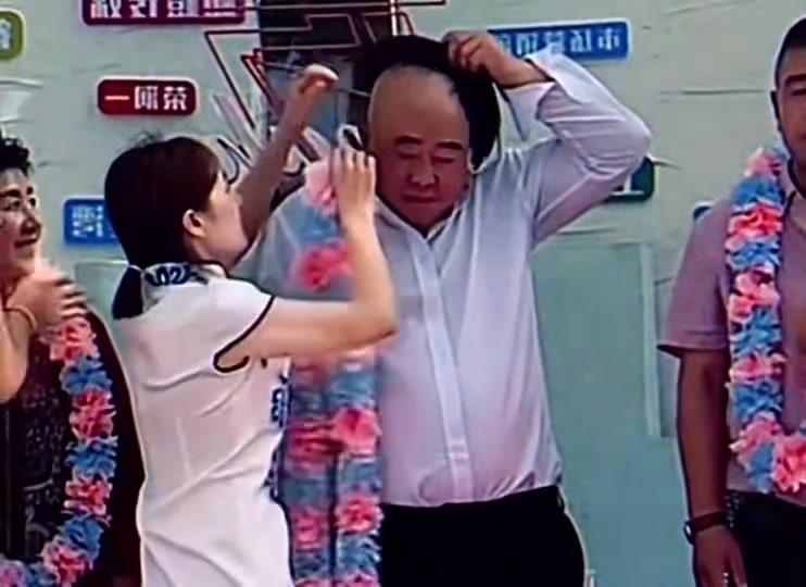 礼仪小姐让我来揭开他的真面目