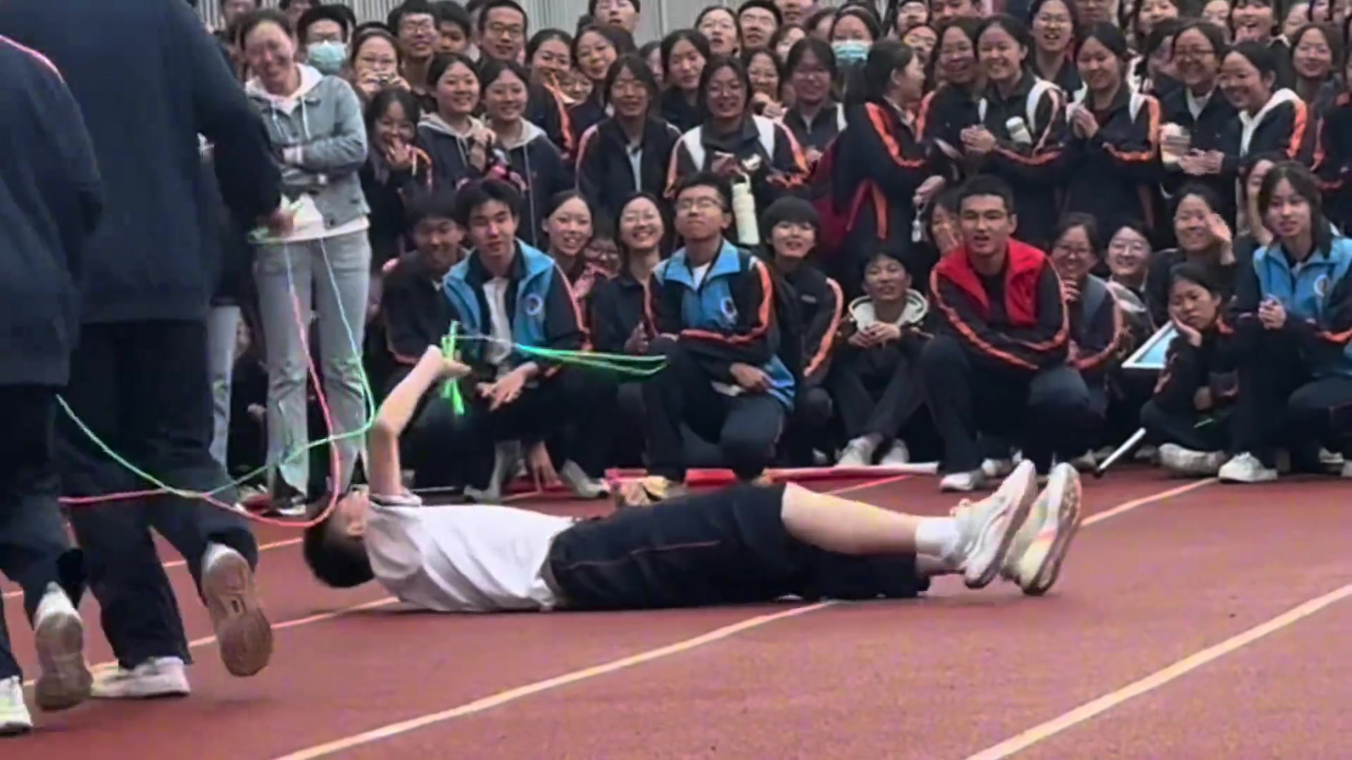 盘点运动会的封神瞬间之《腰腹跳绳》《鲤鱼打挺》