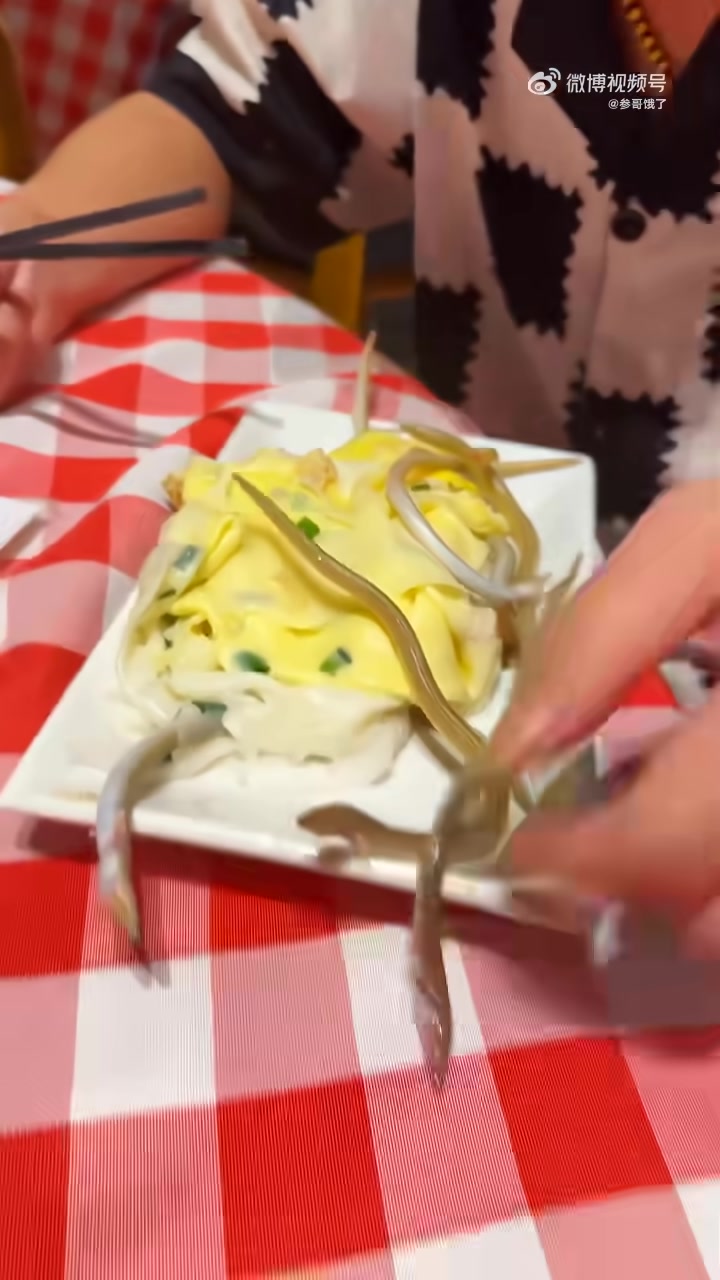 广东的拉粉肠有多新鲜，食材新鲜看的见有点吓人！