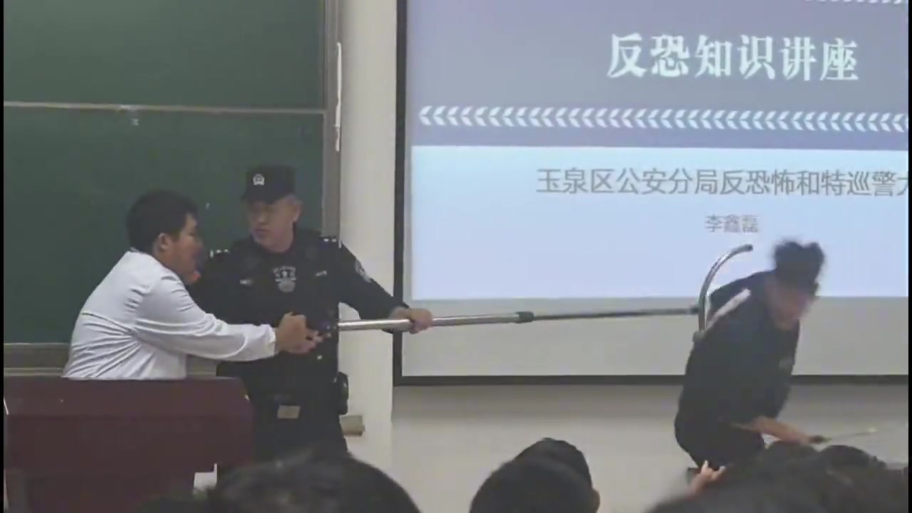 劫匪怎么演收敛点就好了