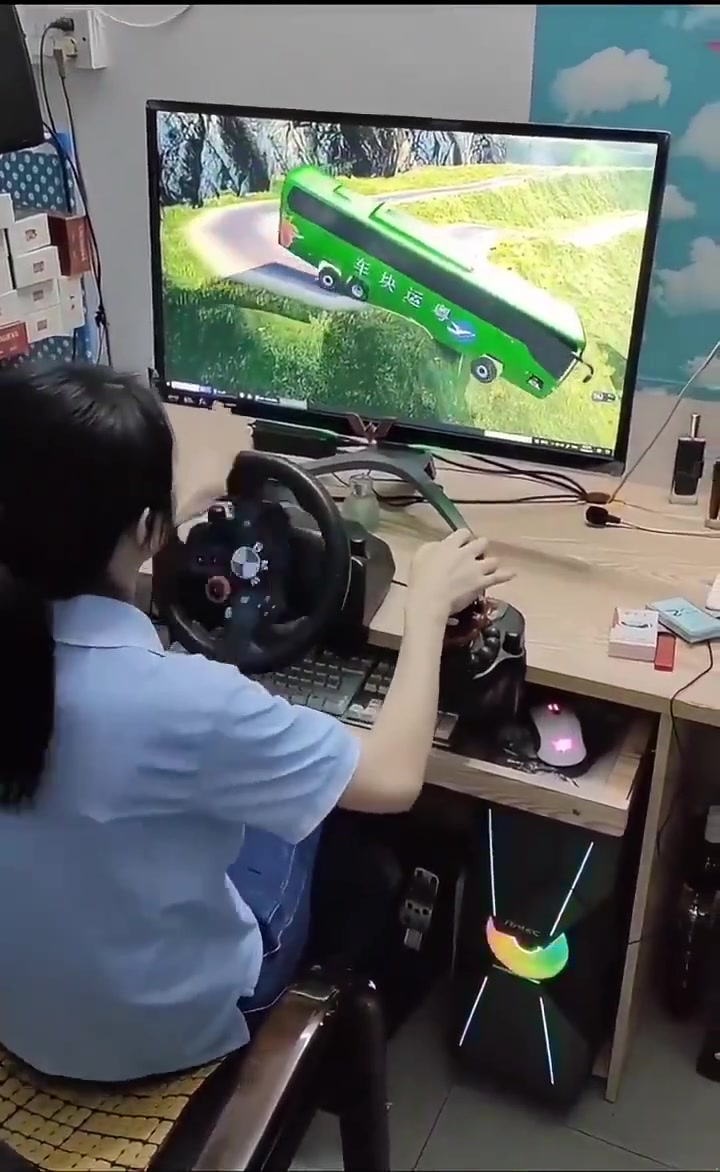 还敢说女生车技不好吗！