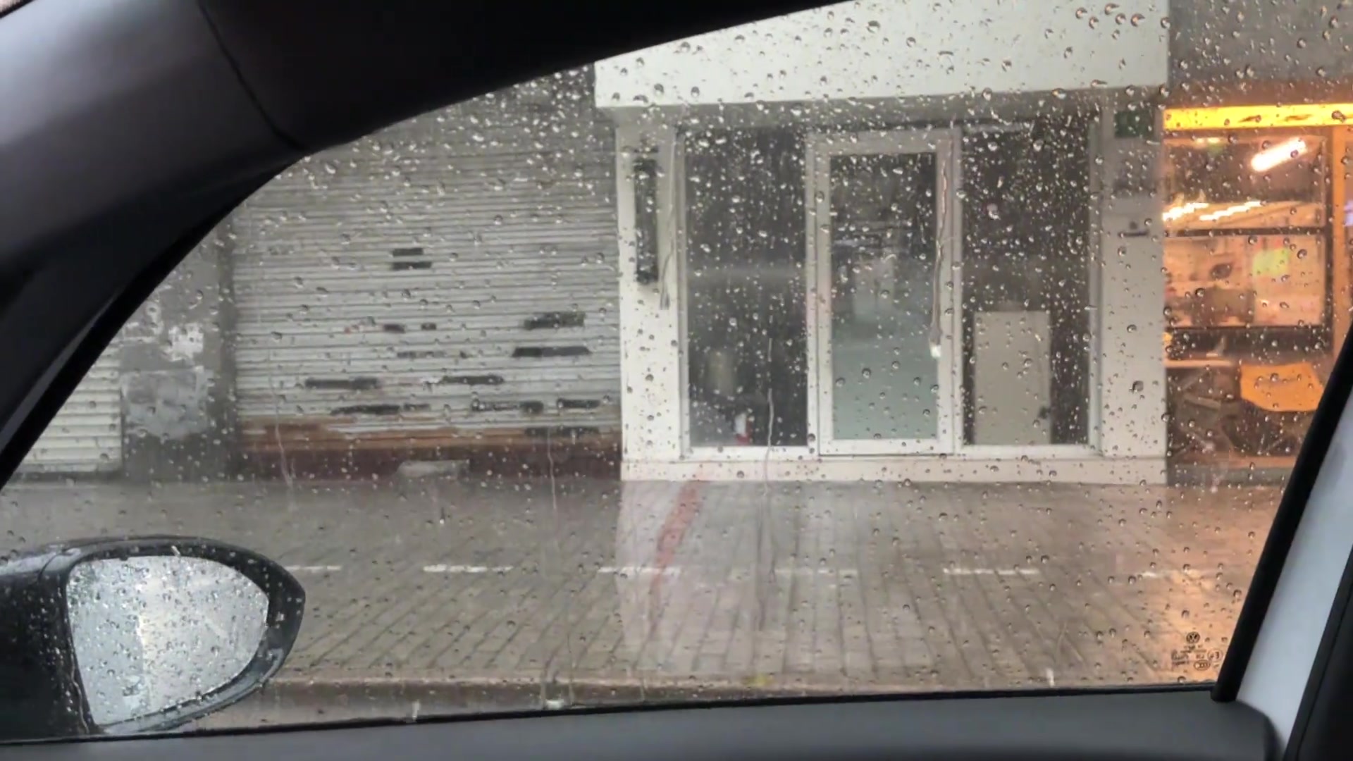 ID.3的蝴蝶雨刷，但凡边上有个人，就得骂街了