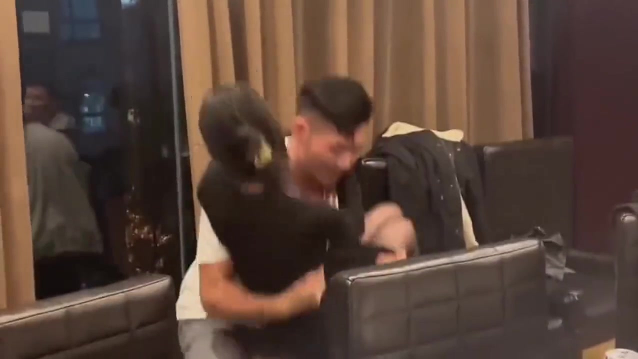 同学聚会上拍照的可以忍，拍视频的是怎么想的