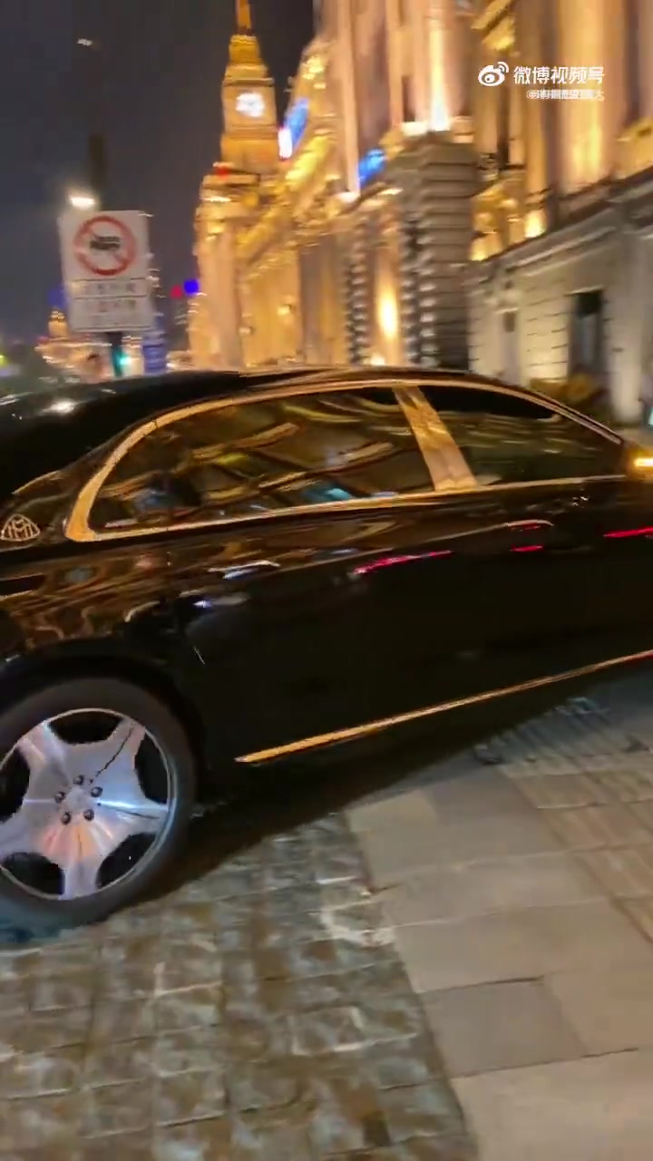 网友偶遇京城乔姐坐豪车回酒店，被她混成名流了