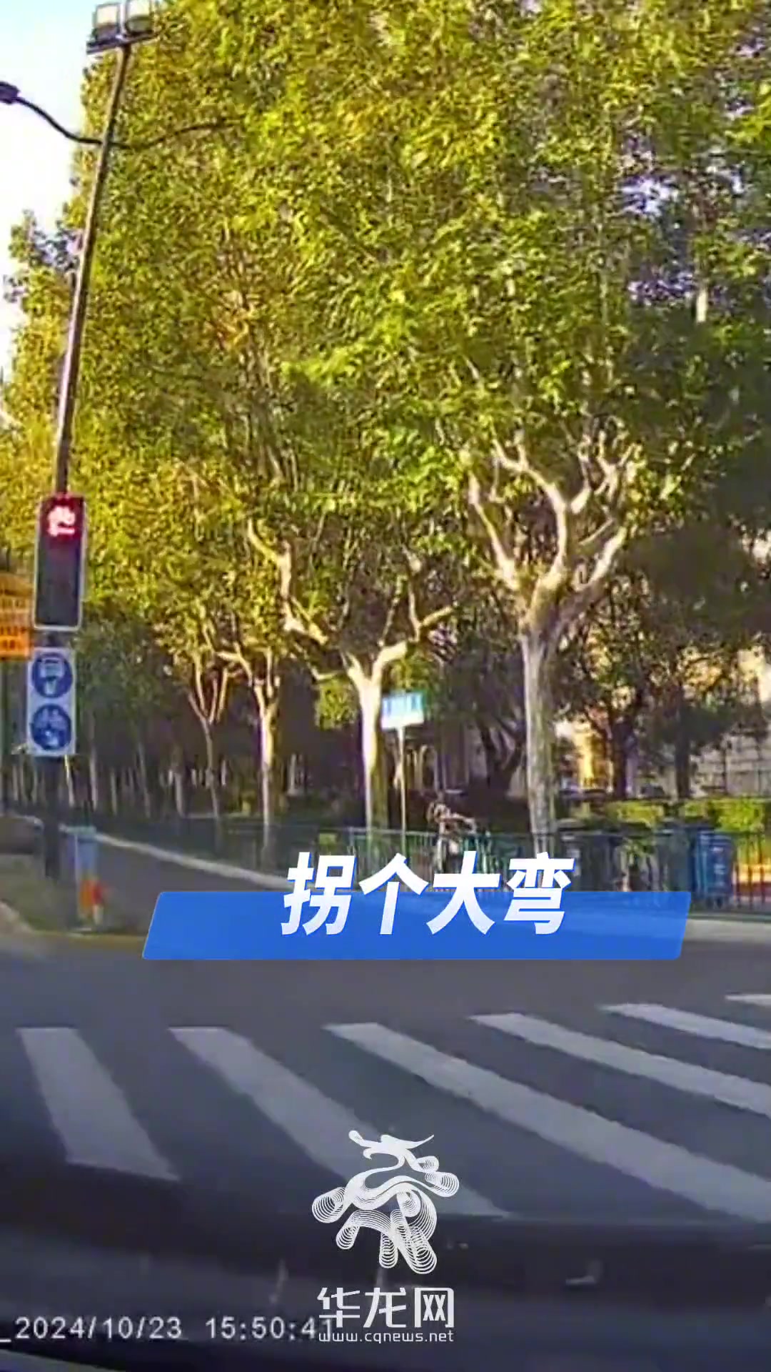 小车左拐遇逆行宝马车在等红灯，车主瞬间蒙圈怀疑自己走错了