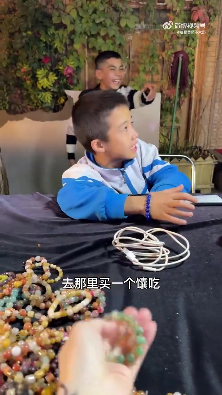 一块钱吗，去那里买个囊吃！