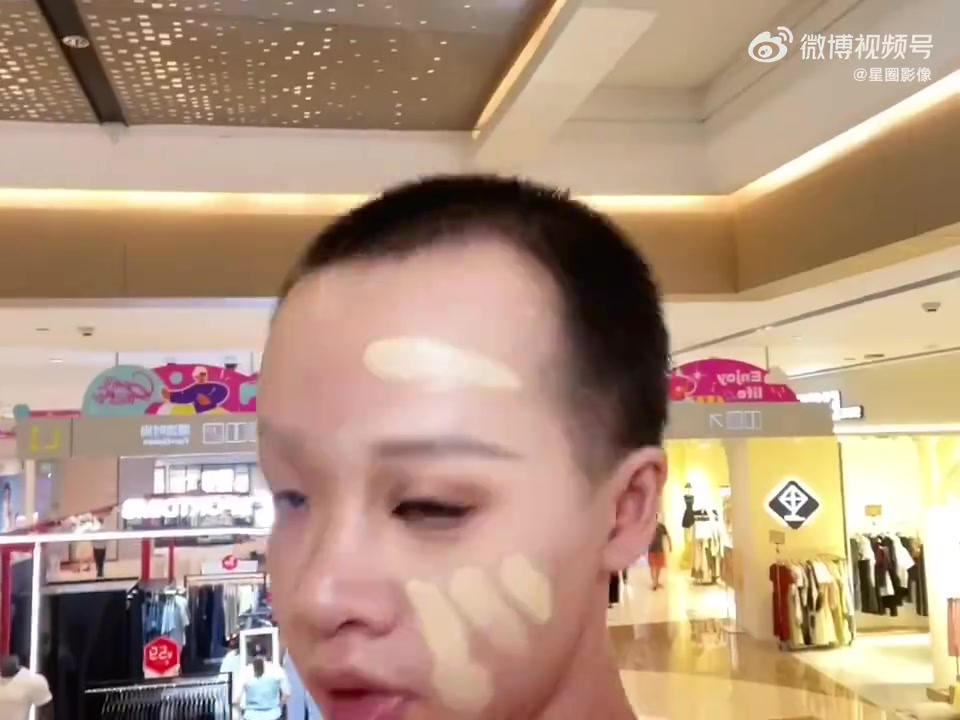 会化妆的男人挺可怕的，一下子就可以变成女生