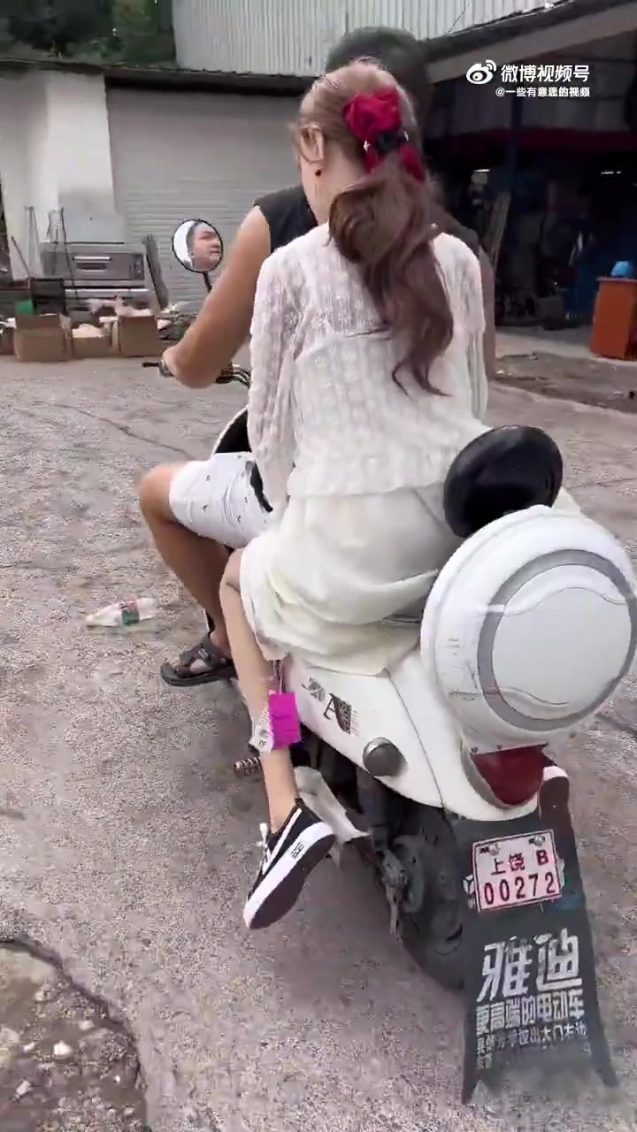 嫂子看着有些木讷老家是义乌的吧