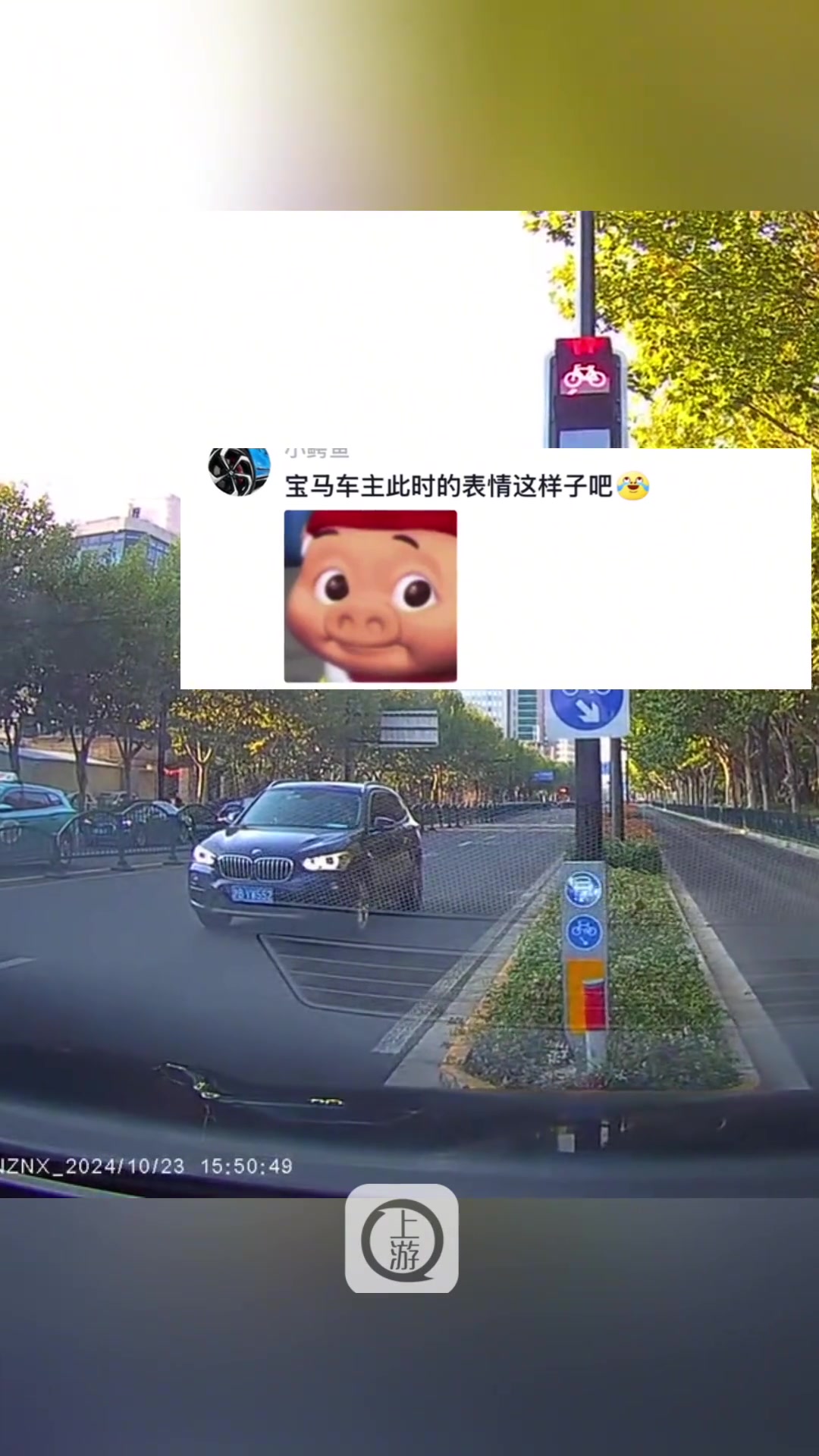 小车左拐遇逆行宝马等红灯，车主瞬间蒙圈开始怀疑自己
