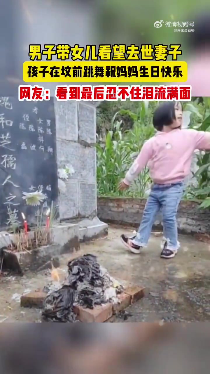 天使般的孩子还懵懵懂懂，但对妈妈的爱是最真的！