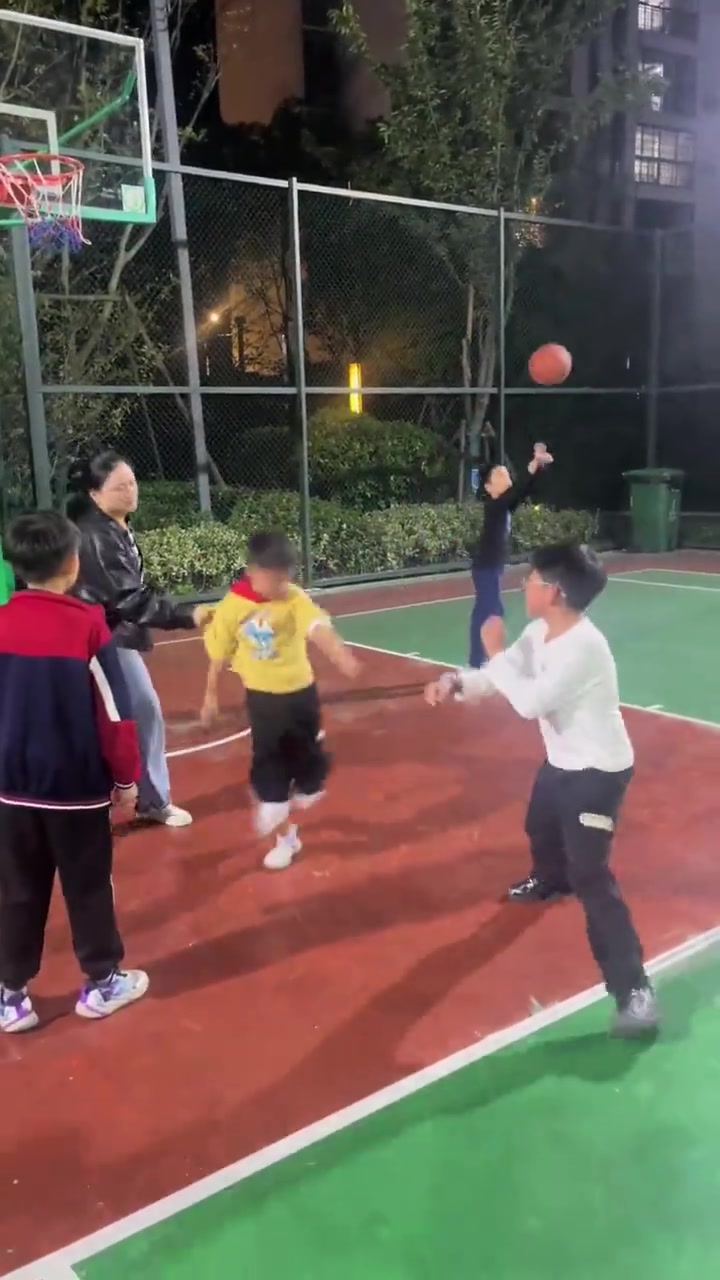 小小的孩子，脾气怎么就那么大呢！