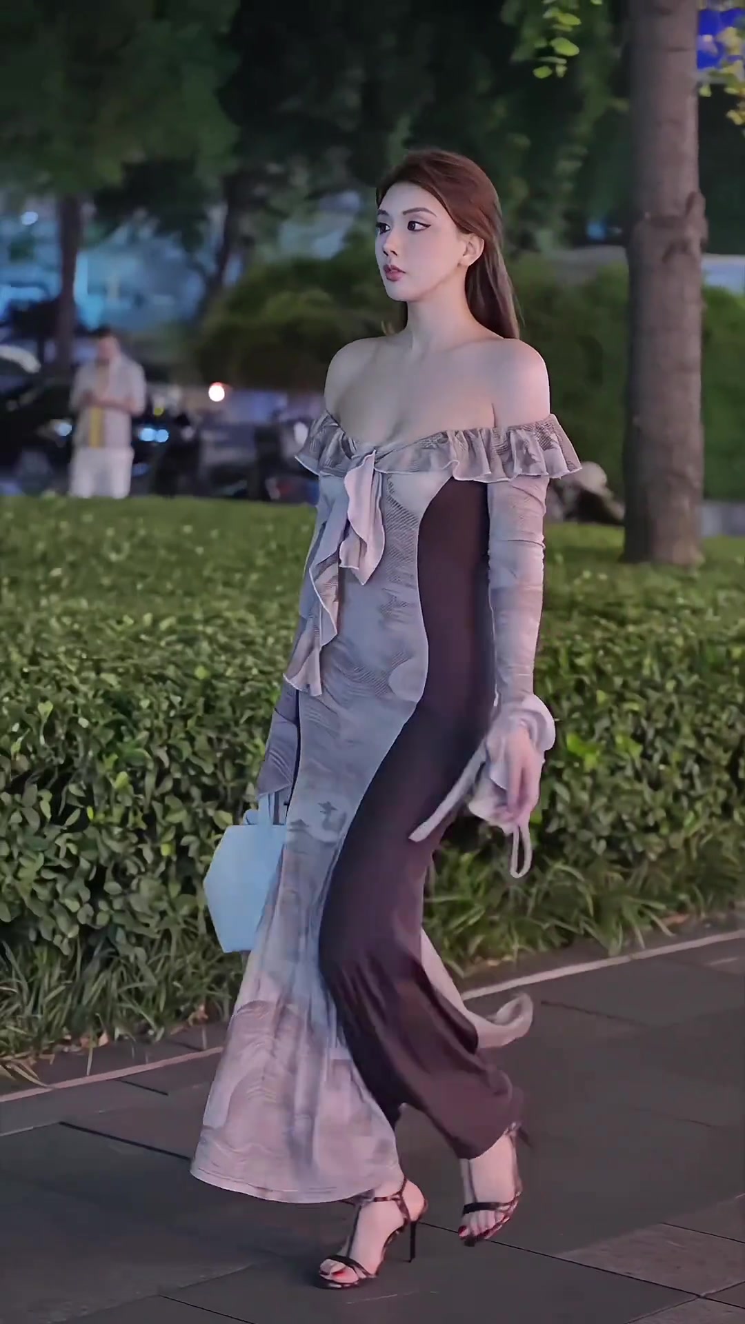 好有气质的小姐姐啊！在街上绝对是焦点