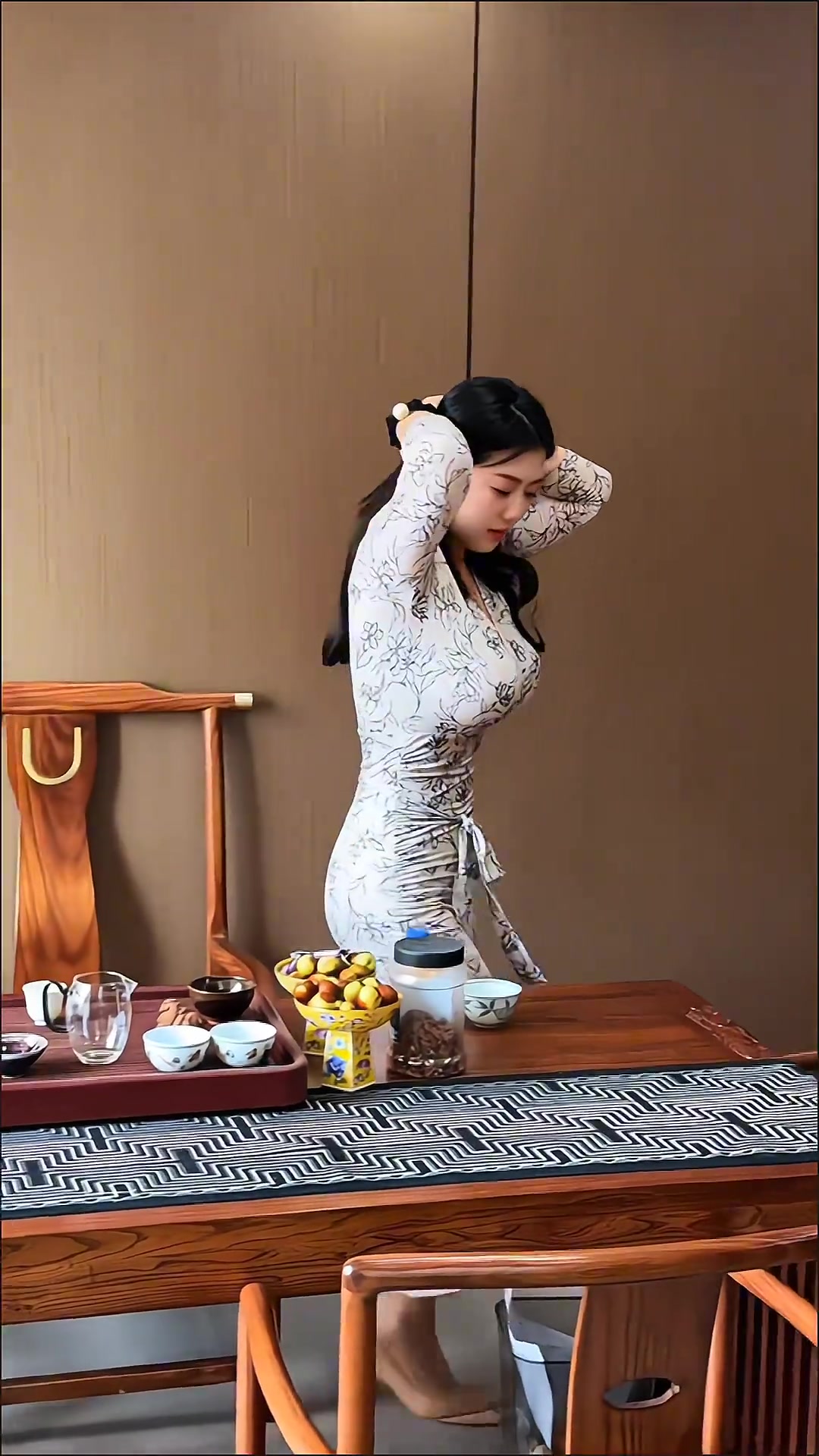 这种女人谁抵抗的住！只要大胆一次，胆大一年