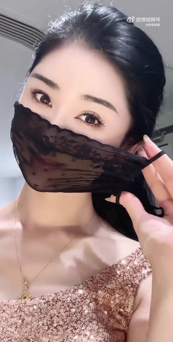 摘掉口罩的那一刻你心动了吗