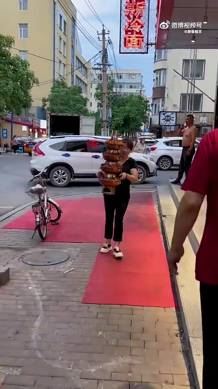 自从她拿出来那一瞬间我就知道肯定砸了！！