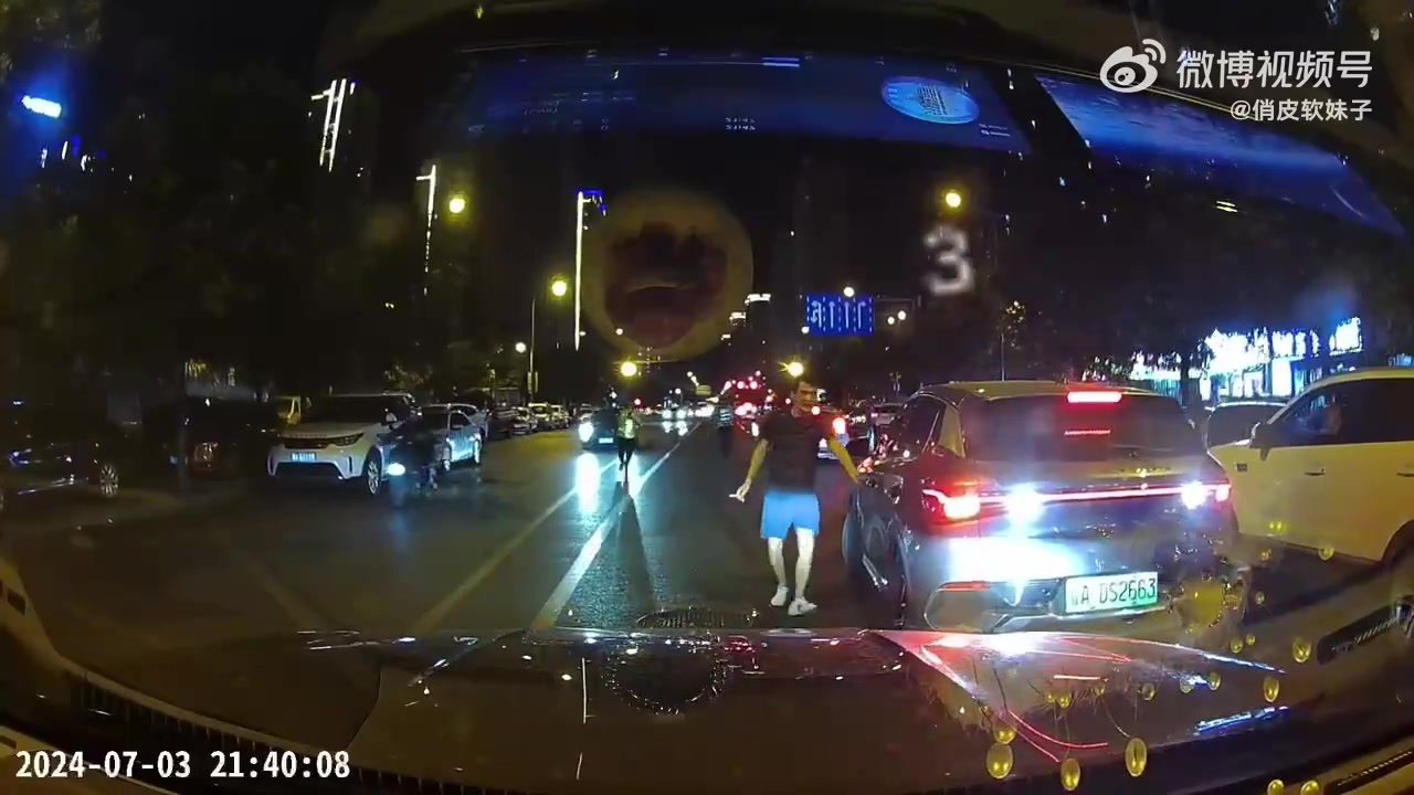 喝酒了还要开车，被发现还企图换人，被当场逮捕