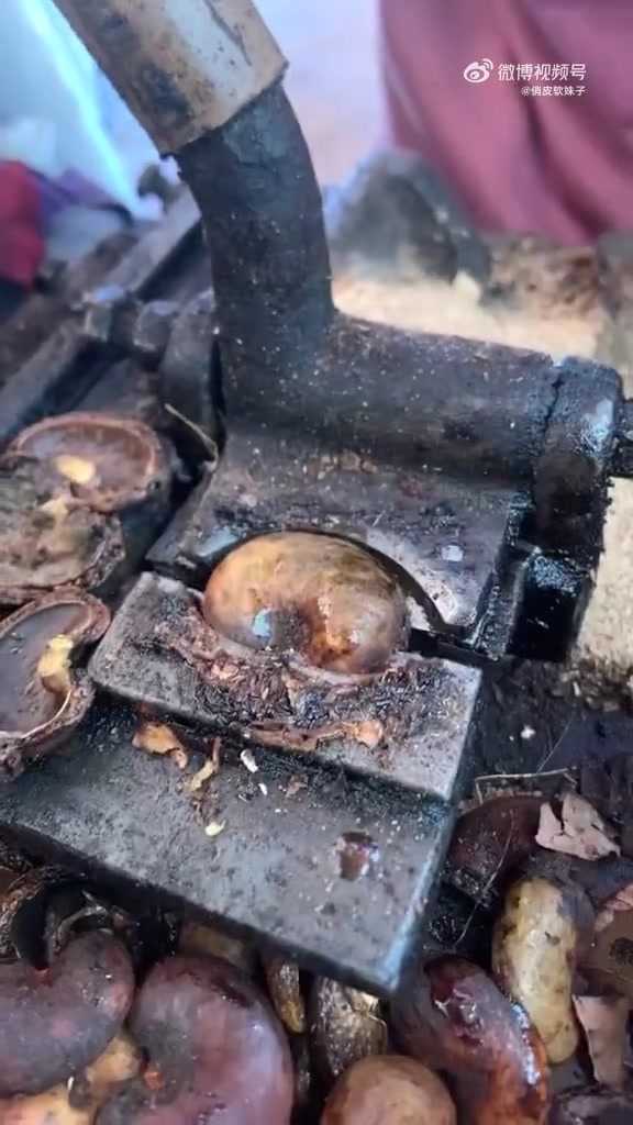 原来腰果是这样剥的，以后还吃吗