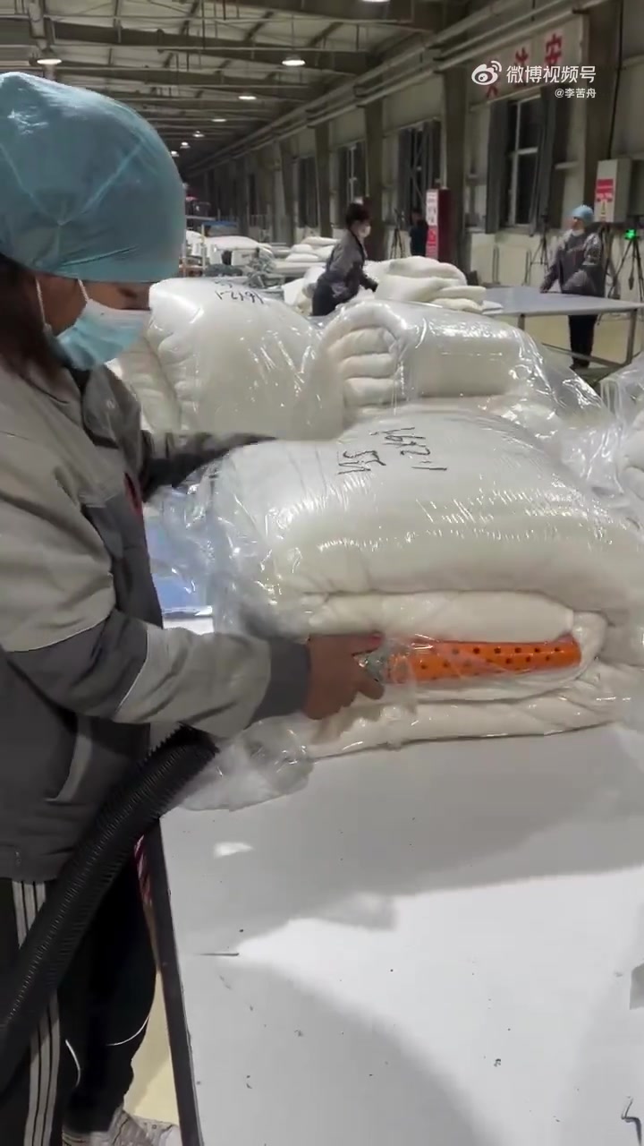 天冷了，你买的羽绒被是这样打包送到你手上的