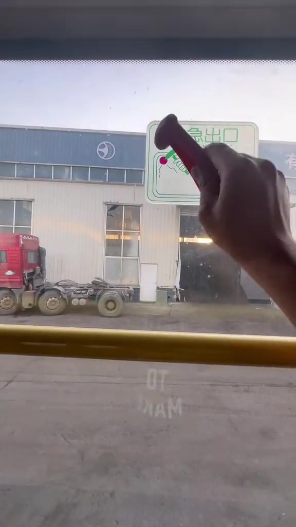 破窗确实要敲击这个地方，记住了，关键时候能救命啊！！！