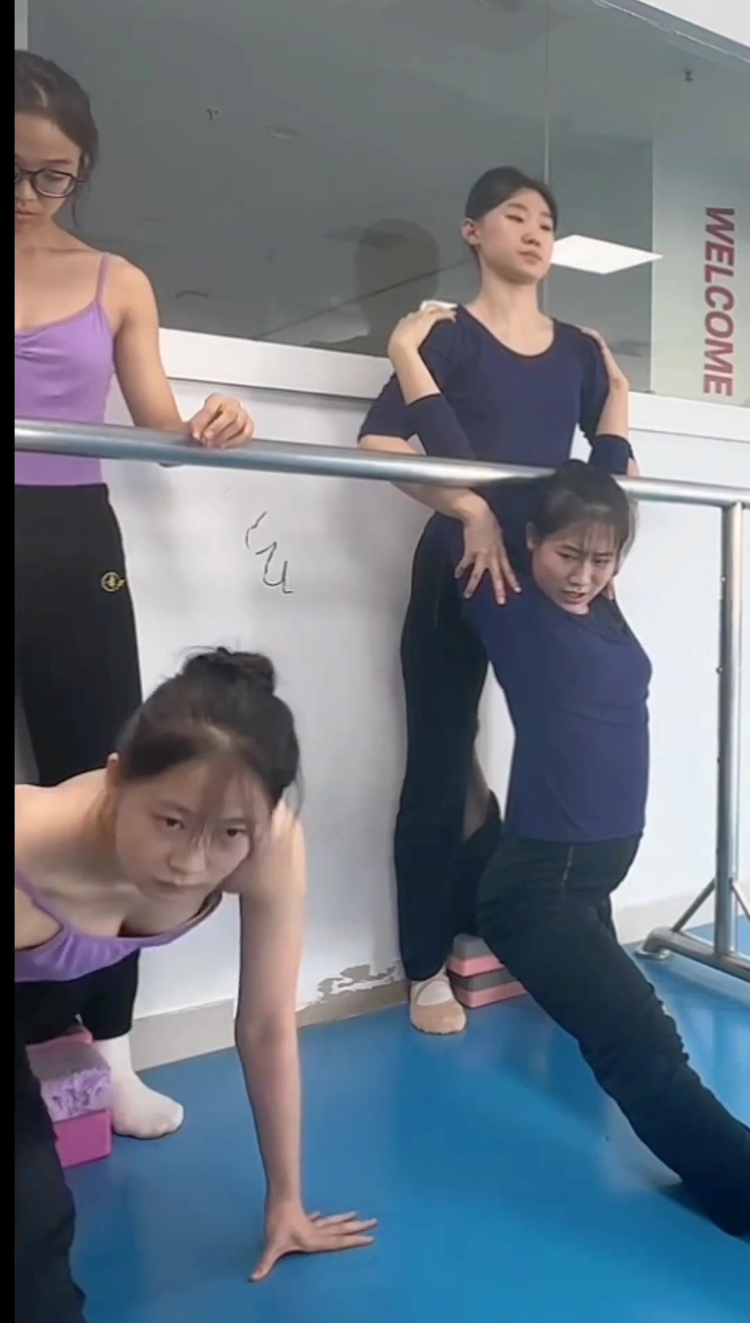 这算是女大学生的噩梦时刻吧
