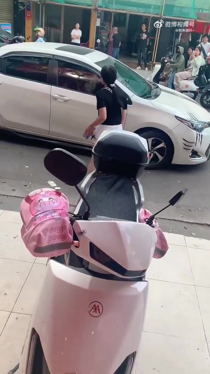 是什么原因让她如此暴躁！！