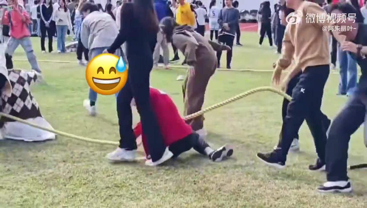 这种就毫无团队精神，干什么都别带她就行！！