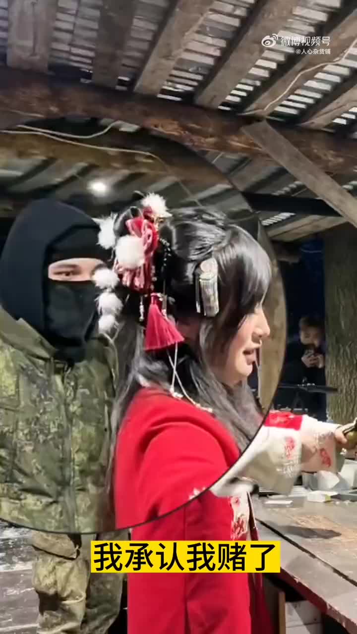 小姐姐在过万靶场玩手雷！直接吓呆旁边的大兵！