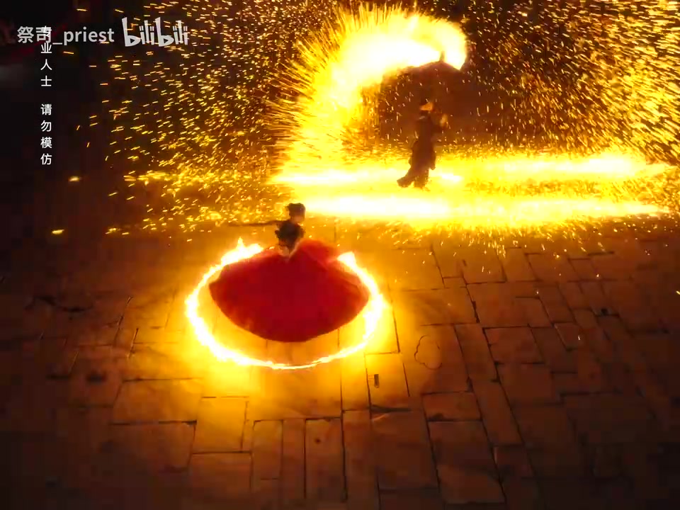 你知道穿着火裙子跳舞，叫作什么舞吗！！！