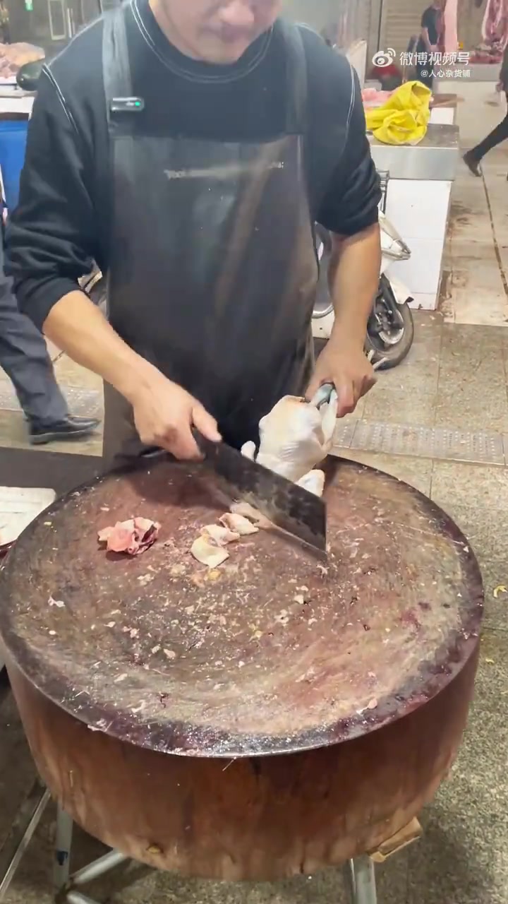 一只鸡居然不到三十秒就砍好了