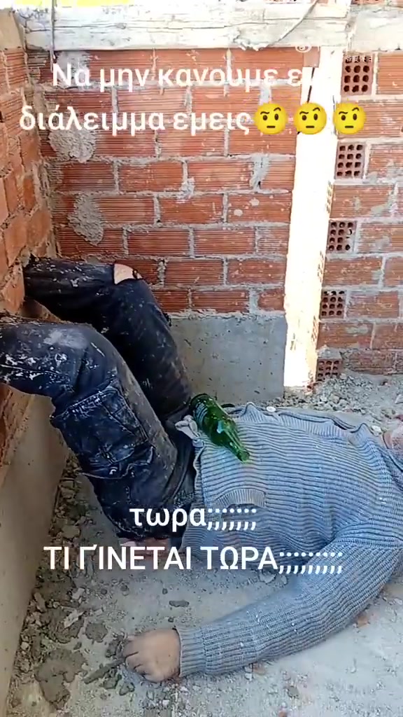 不是，国外为了拍个视频也搞这么大脚镶在墙里！