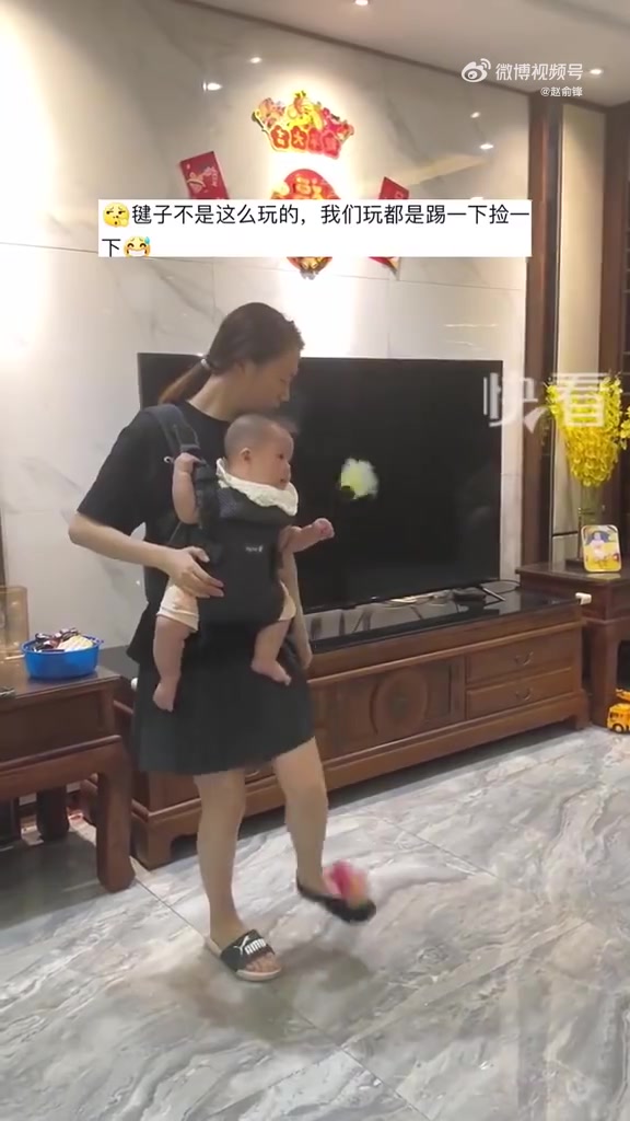 宝妈展示拿手绝活，诠释什么叫带娃锻炼两不误！