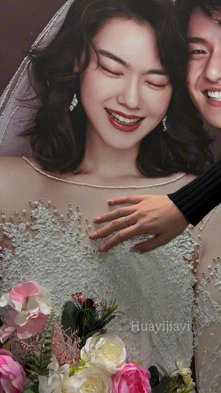 一眼惊艳的立体婚礼海报新郎啥也没有！！
