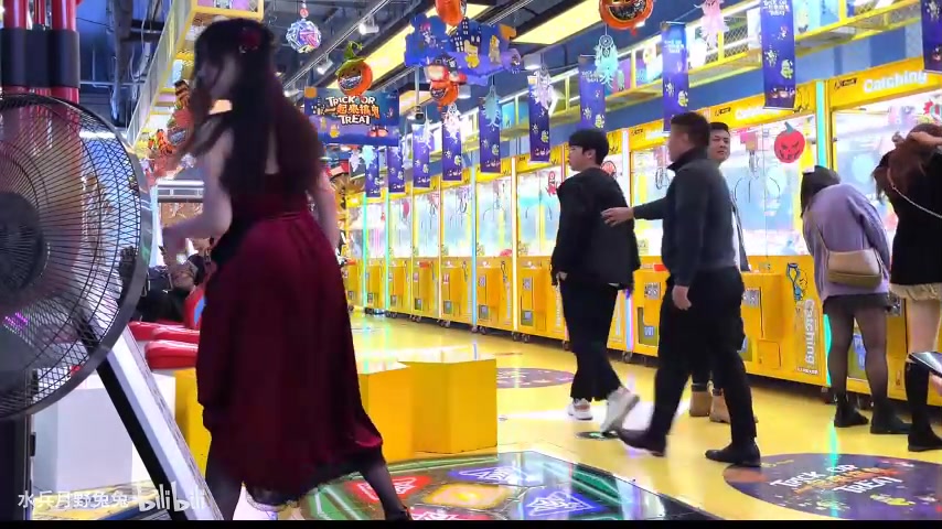 我在现场不好意思看可我现在在网上，我要瞪大眼睛看