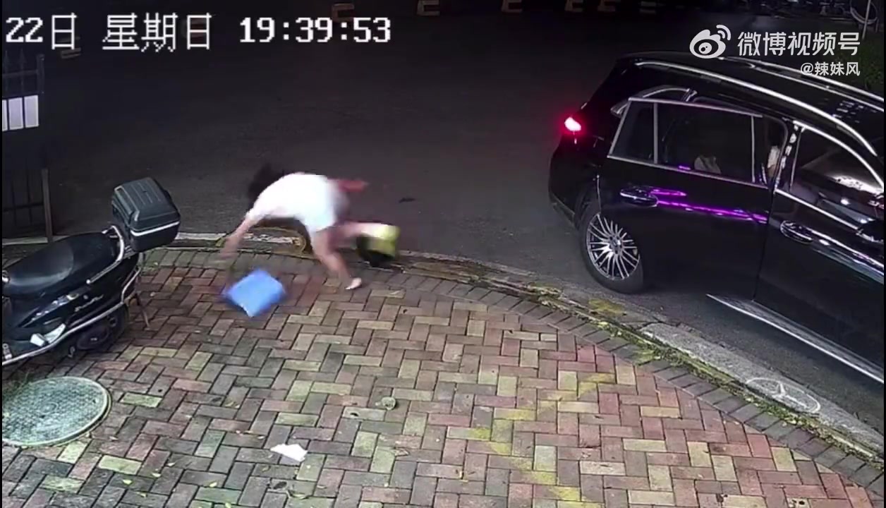 这是低血糖了晕车了还是喝多了