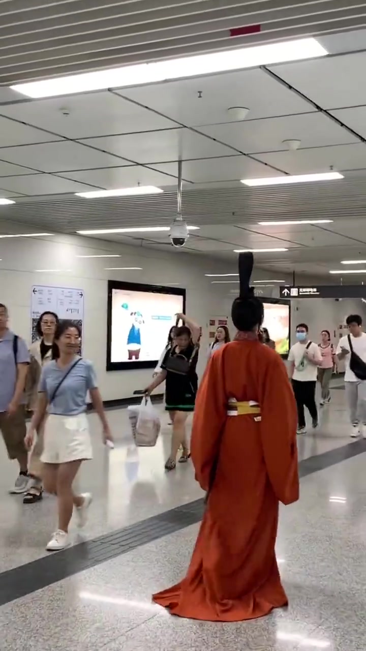 汉服，这款是贵族才能穿的！穿越感太强了