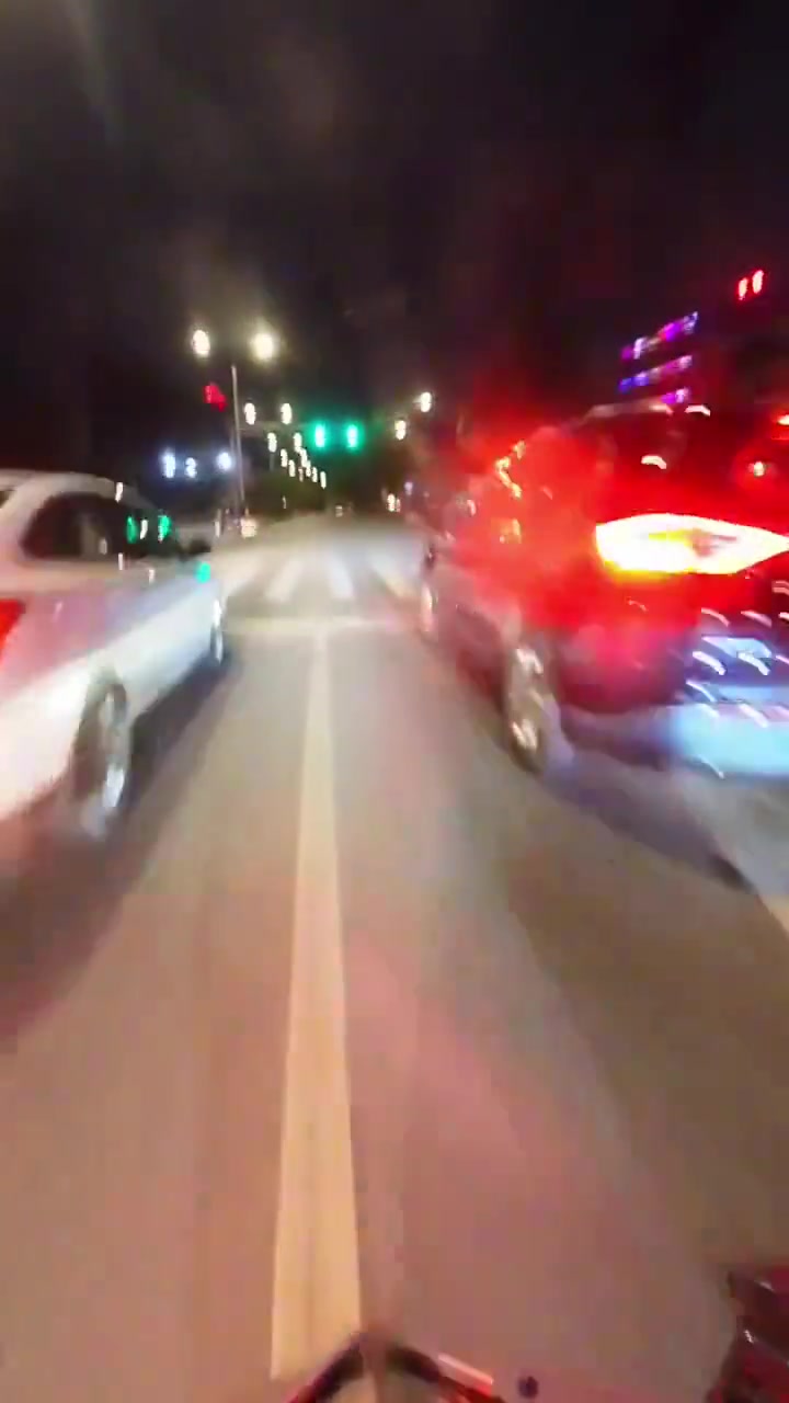网友投稿：这种闯红灯了我应该怎么办