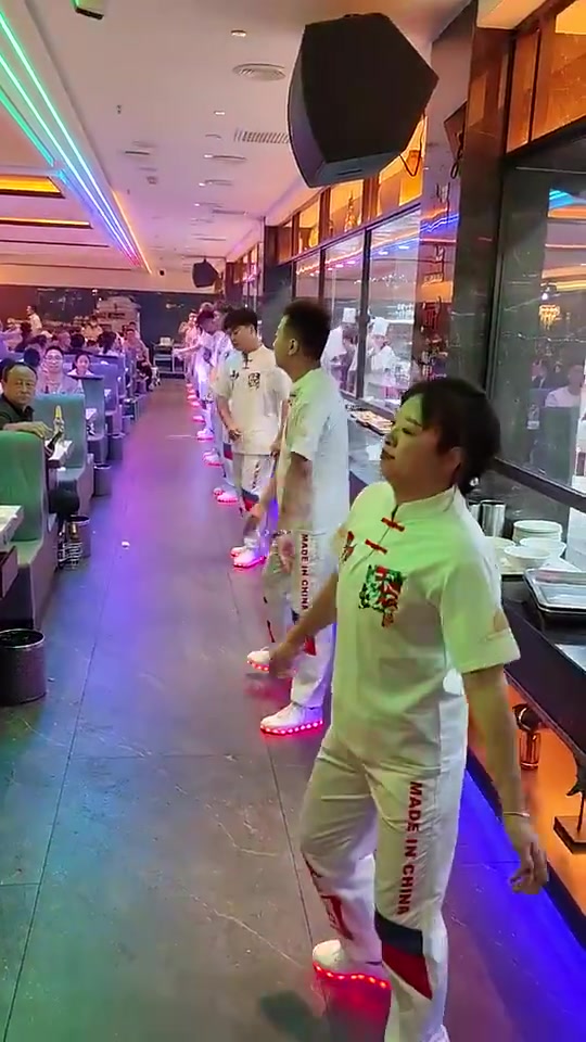 看得出大姐真的喜欢这份工作