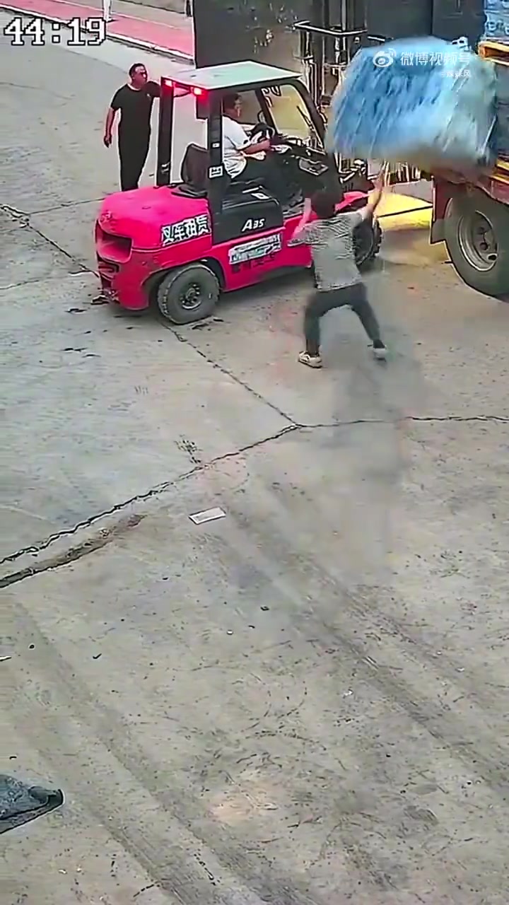 这是司机技术问题，还是货物堆放有问题