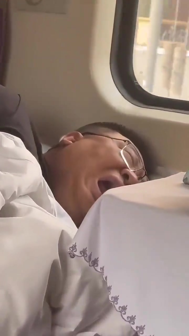 哥们！要是睡累了就起来休息会吧！！！