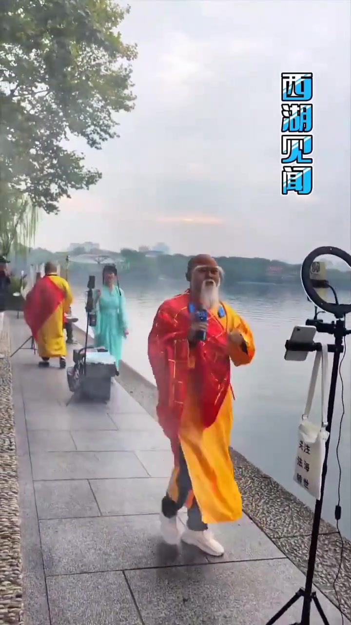 杭州西湖边的直播风景