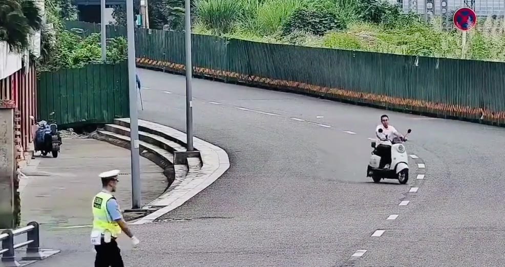 交警：