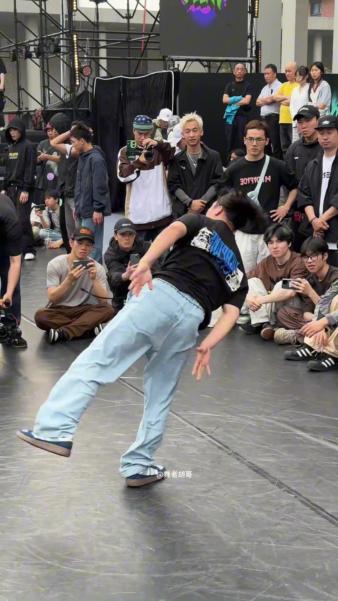 中国最强街舞女孩，舞技超群，动作行云流水！