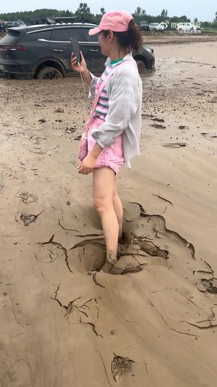 黄河滩不仅陷车还陷人！！