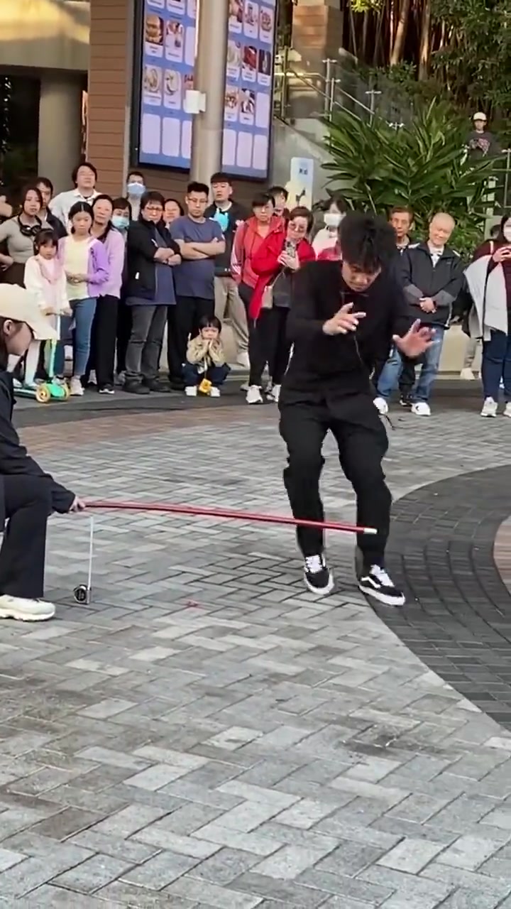 街头艺术大师，这个动作要付出多少艰辛