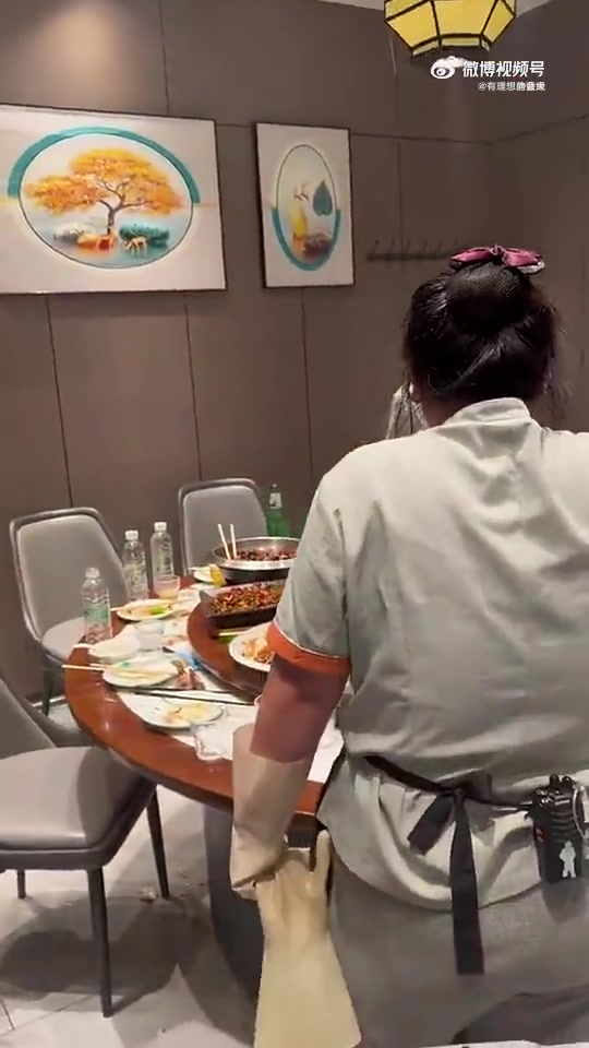 饭店服务员都会吃客人剩菜吗